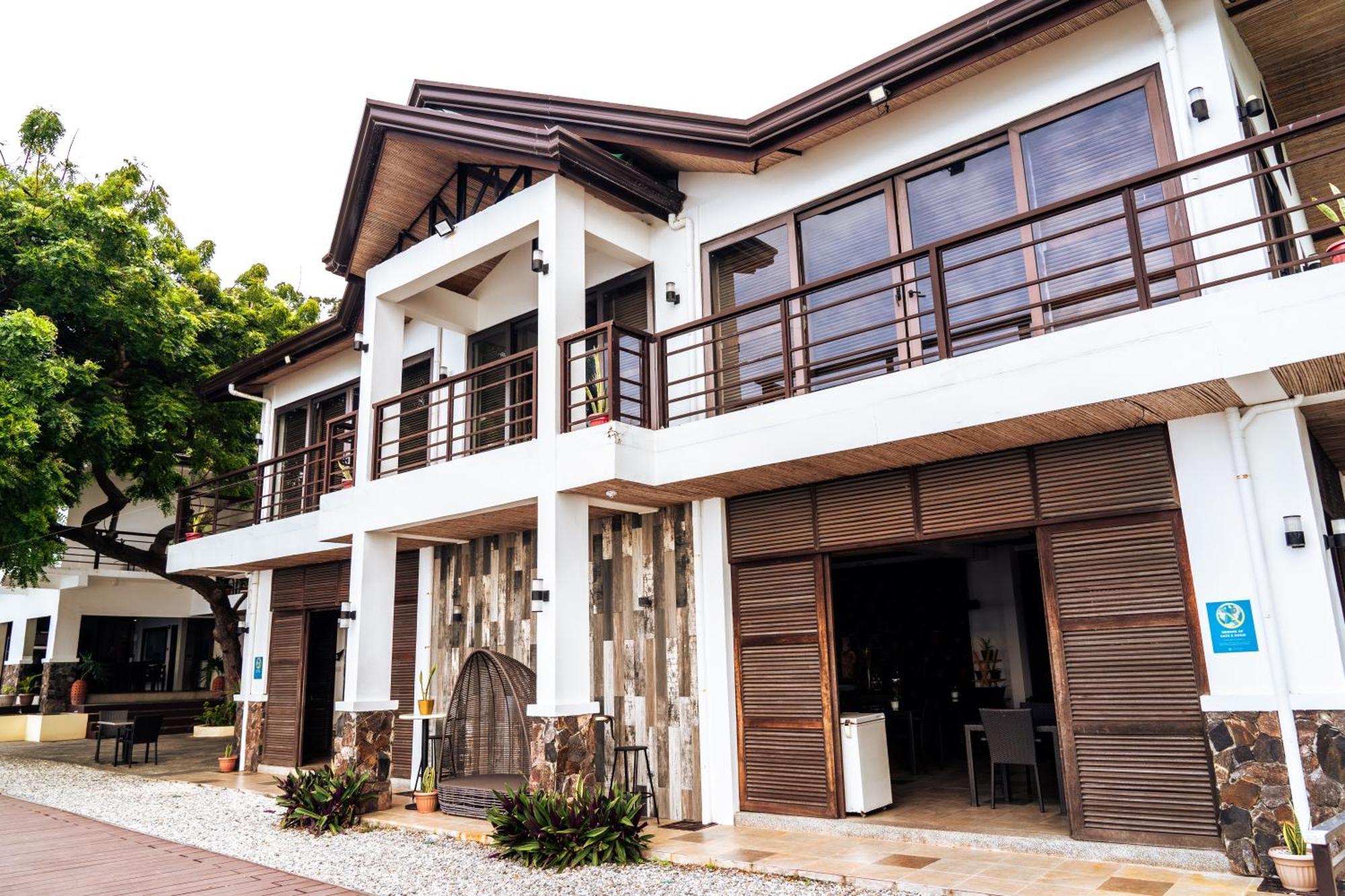 Altamare Dive And Leisure Anilao Resort 3*